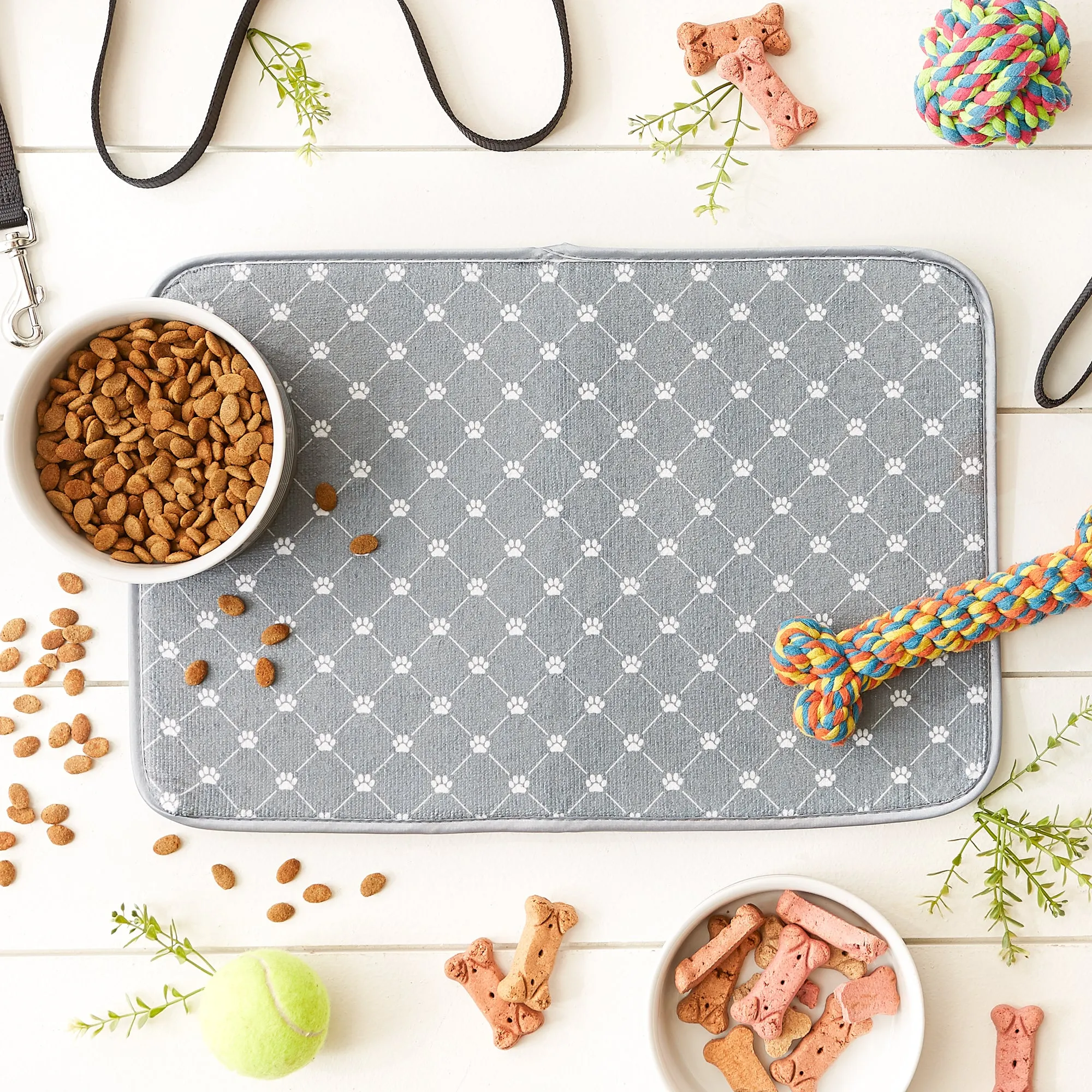 Gray Printed Trellis Paw Pet Mat