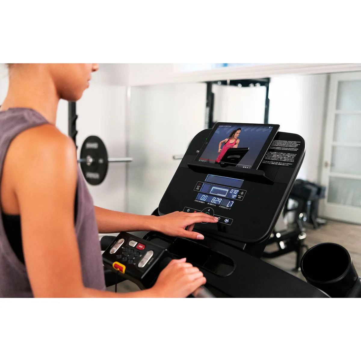 Life Fitness Run CX Treadmill