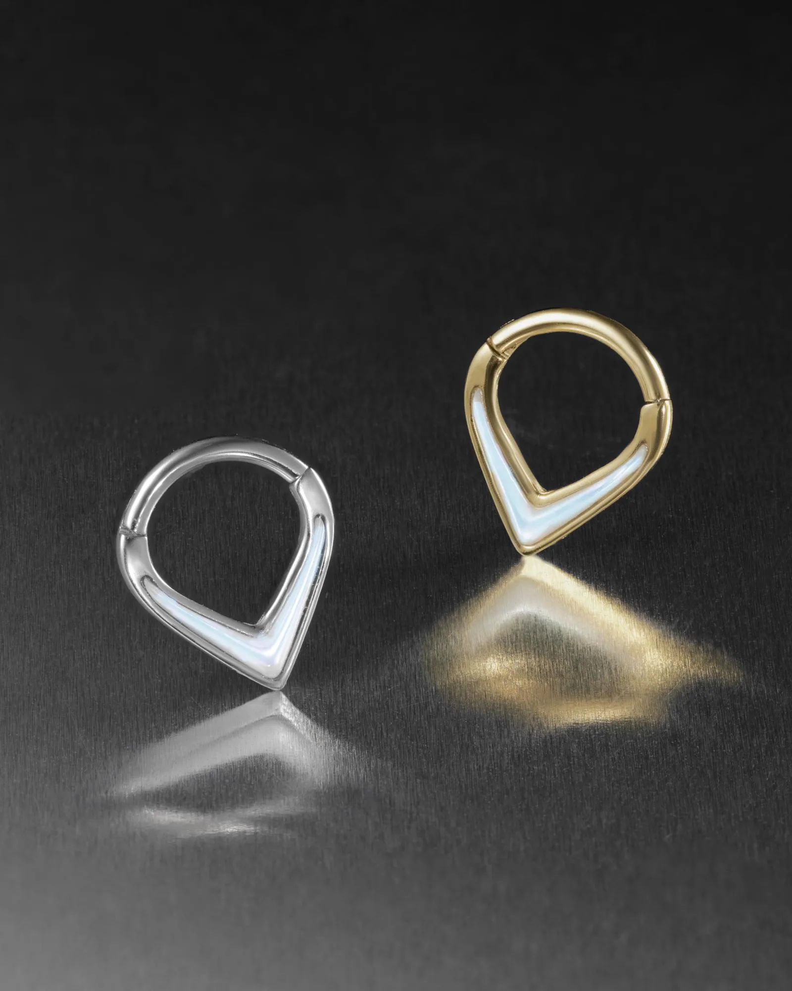Lyra Pearl Teardrop Clicker