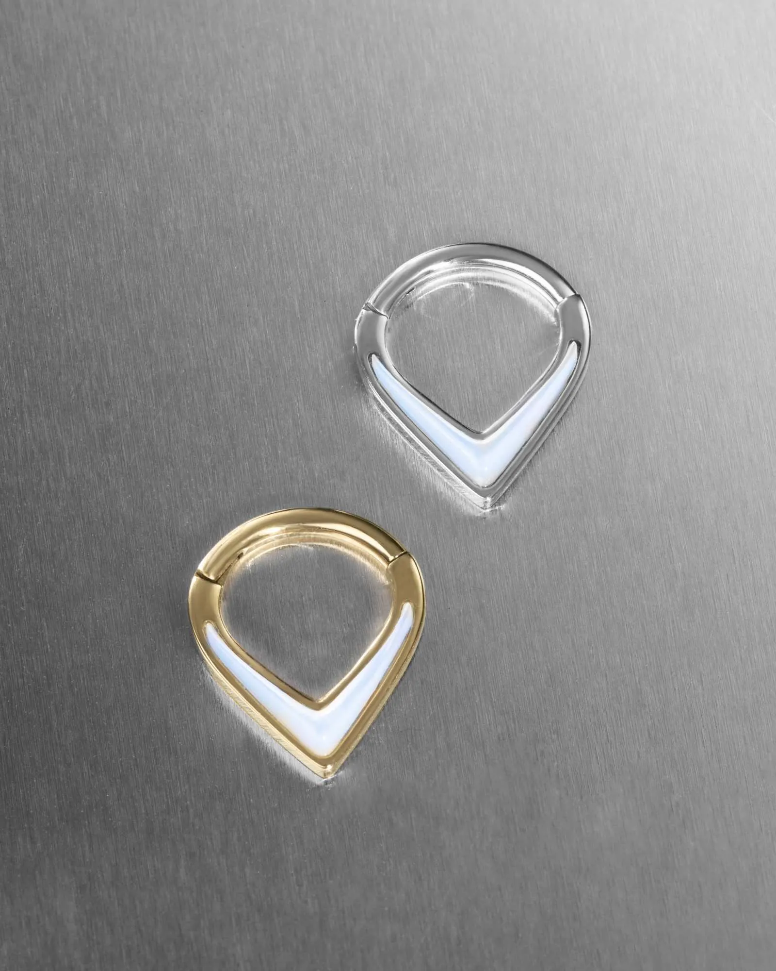 Lyra Pearl Teardrop Clicker