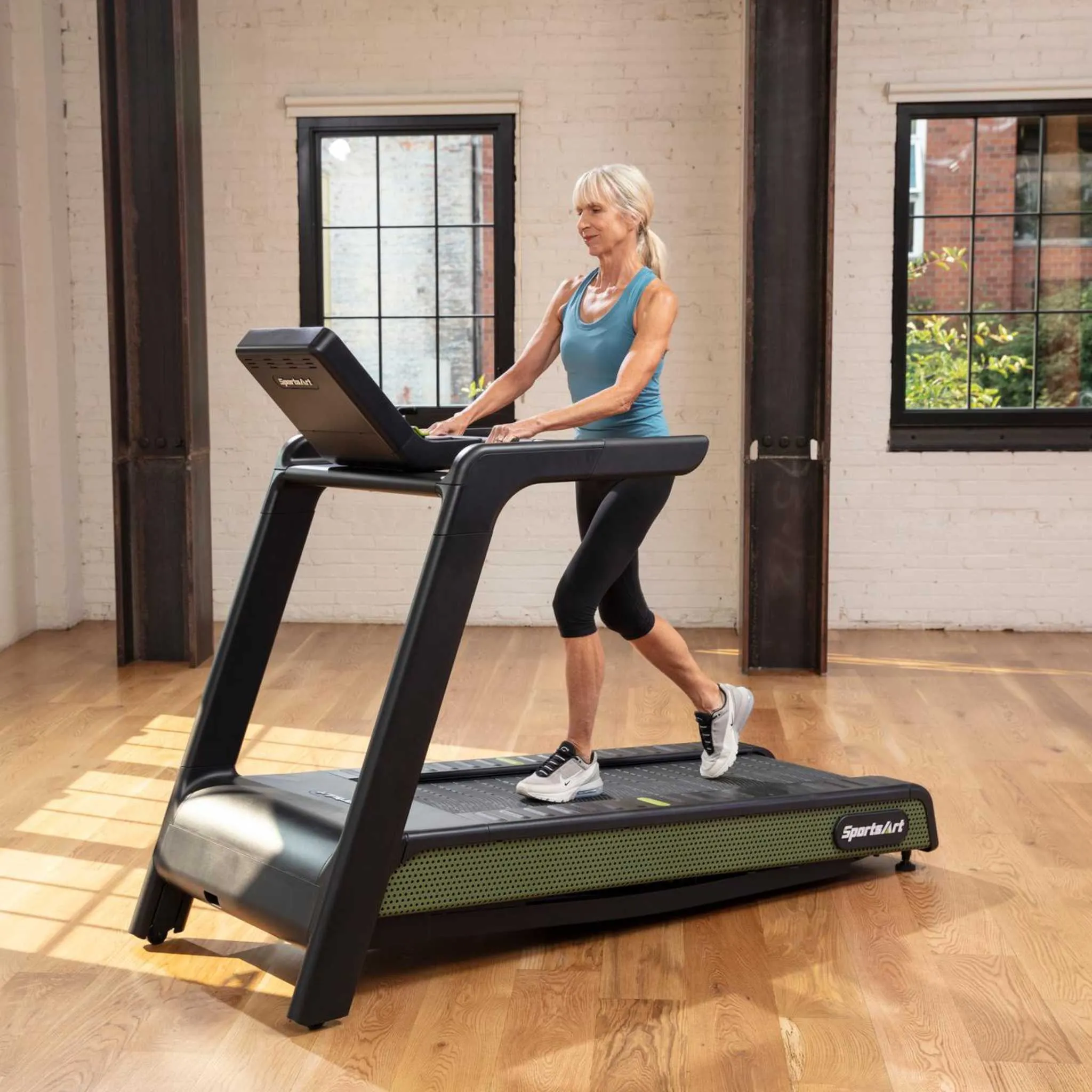 SportsArt G660 Eco-Powr Treadmill